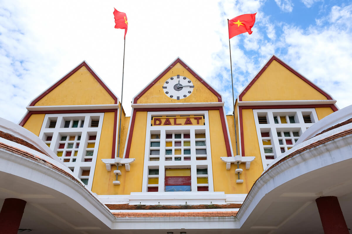 Mặt tiền nhà ga Đà Lạt.