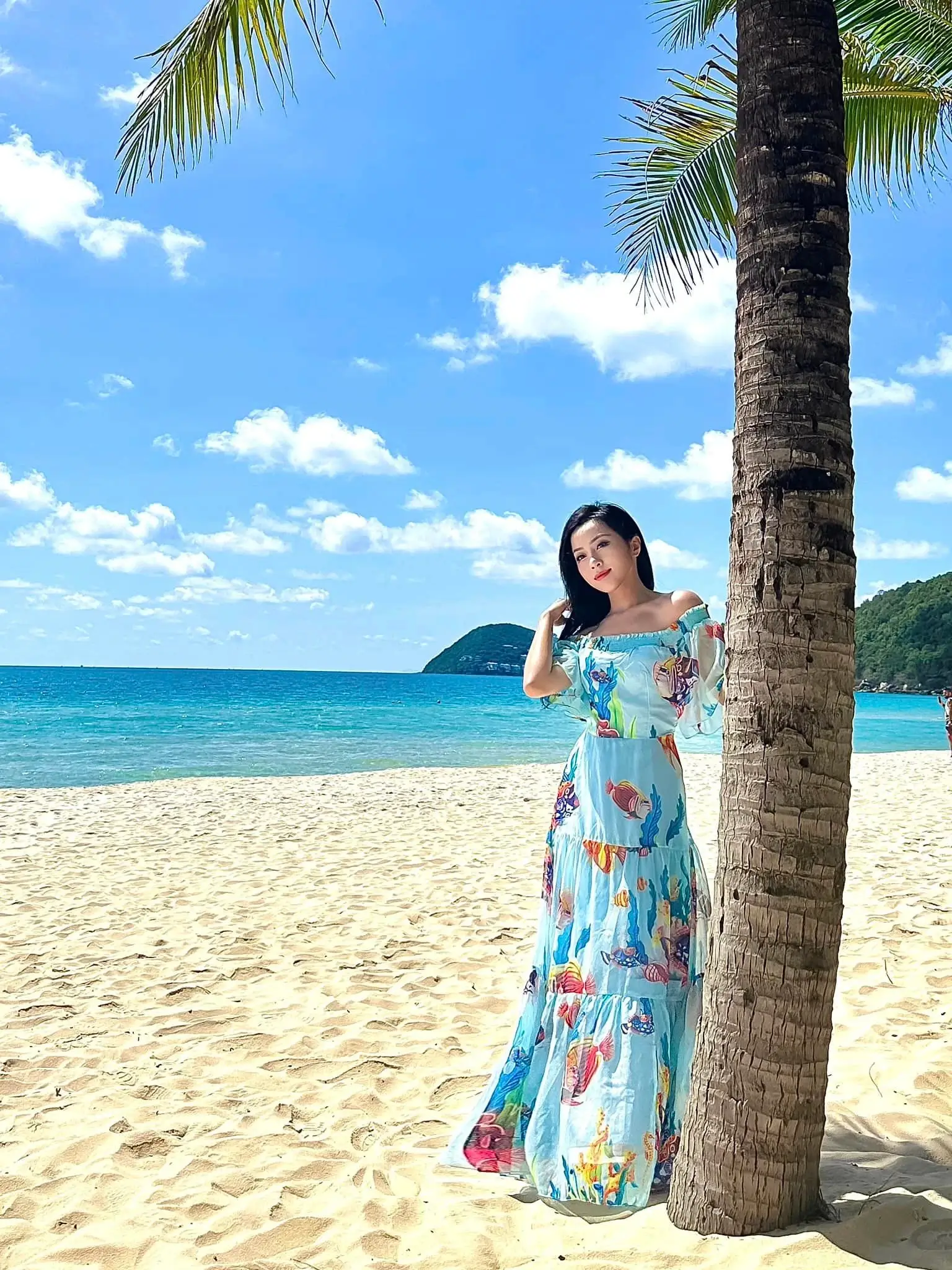 Vẻ đẹp trời cho kết hợp cùng những trải nghiệm nghỉ dưỡng, giải trí thú vị đến từng phút giây đã tạo nên hấp lực của Bãi Kem đối với du khách trong nước và quốc tế trong mùa hè này