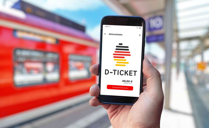 Deutschland Ticket có thể đi khắp nơi trong nước Đức, được bán online và cả tại các máy tự động.