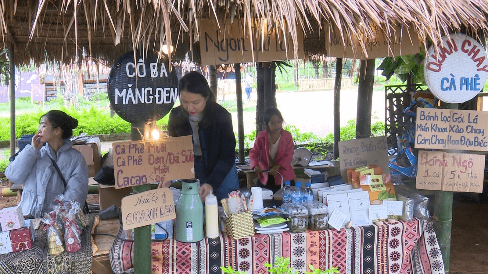 Hình Chợ Phiên Măng Đen