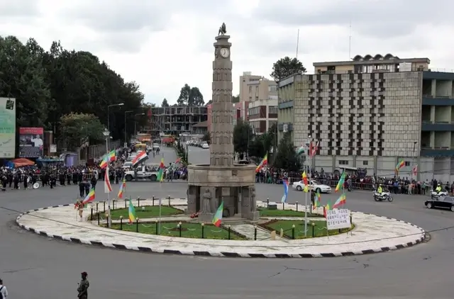 Ethiopia theo hệ thống đồng hồ 12 giờ chạy từ sáng đến tối
