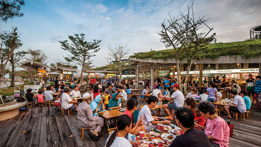 Satay by the Bay, khu ẩm thực ngoài trời nằm cạnh sông. Ảnh: STB