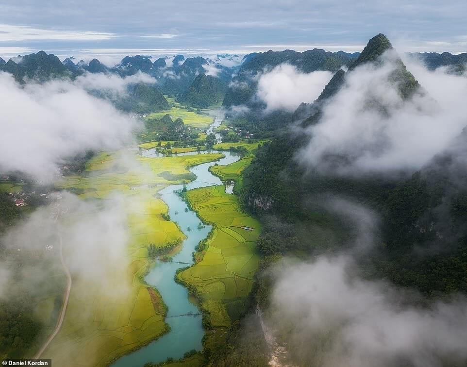 “Các thửa ruộng bậc thang rực rỡ, những dòng sông uốn lượn và những con đường ven biển của đất nước này mang đến cơ hội vô tận để ghi lại vẻ đẹp từ trên cao”, anh chia sẻ