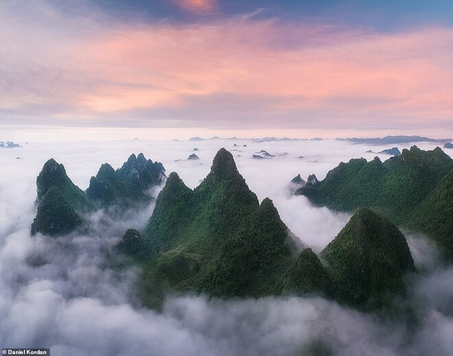 Cảnh núi non Cao Bằng trong mây