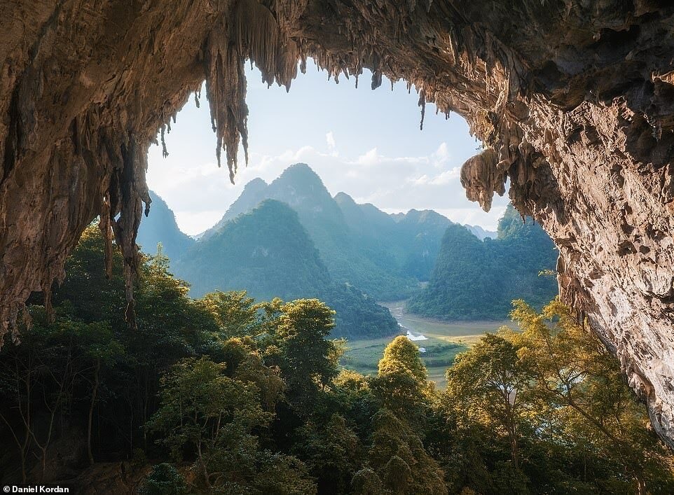 Quang cảnh nhìn từ núi Thung hay còn gọi là “núi Mắt Thiên thần”, nằm ở tỉnh Cao Bằng
