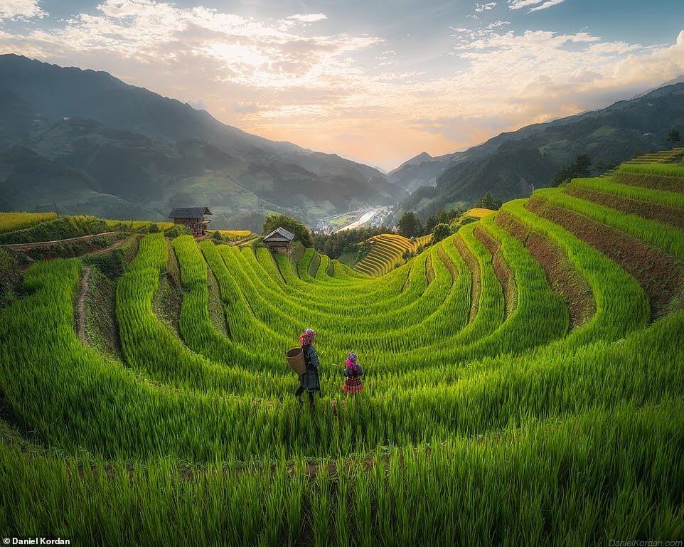 “Ngoài vẻ đẹp tự nhiên, chính con người Việt Nam, với sự ấm áp, kiên cường và mối liên hệ sâu sắc với vùng đất, đã khiến đất nước này thực sự đặc biệt. Mối liên hệ này thể hiện rõ ràng trong mọi khía cạnh của cuộc sống, từ cách họ làm ruộng cho đến cách họ tương tác với môi trường”, anh chia sẻ thêm