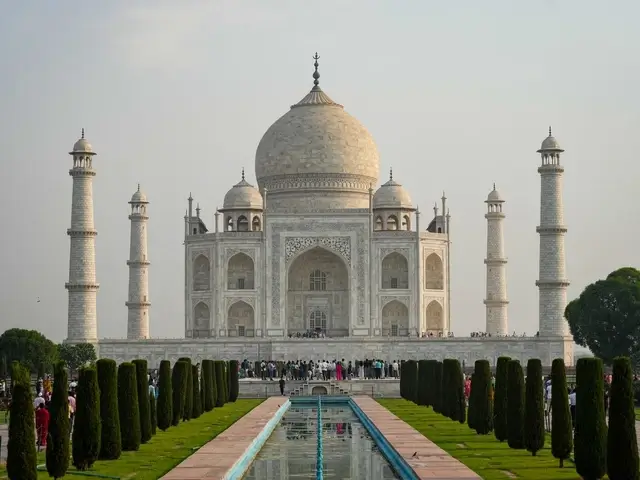 Taj Mahal - biểu tượng tình yêu vĩnh cửu của Ấn Độ