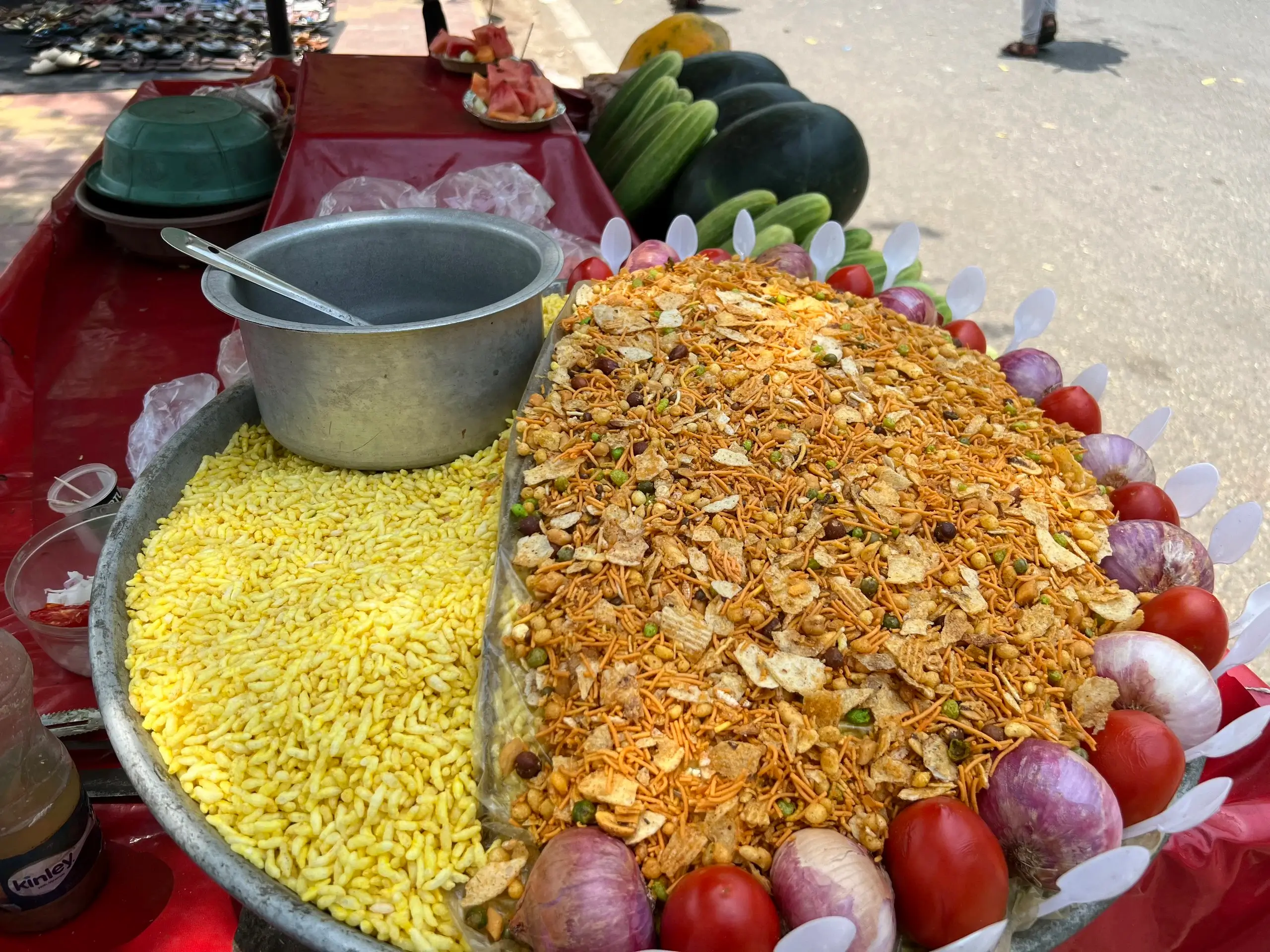 Xe tuk tuk, thức ăn đường phố là nét đặc trưng nhất trên mọi đường phố của Ấn Độ
