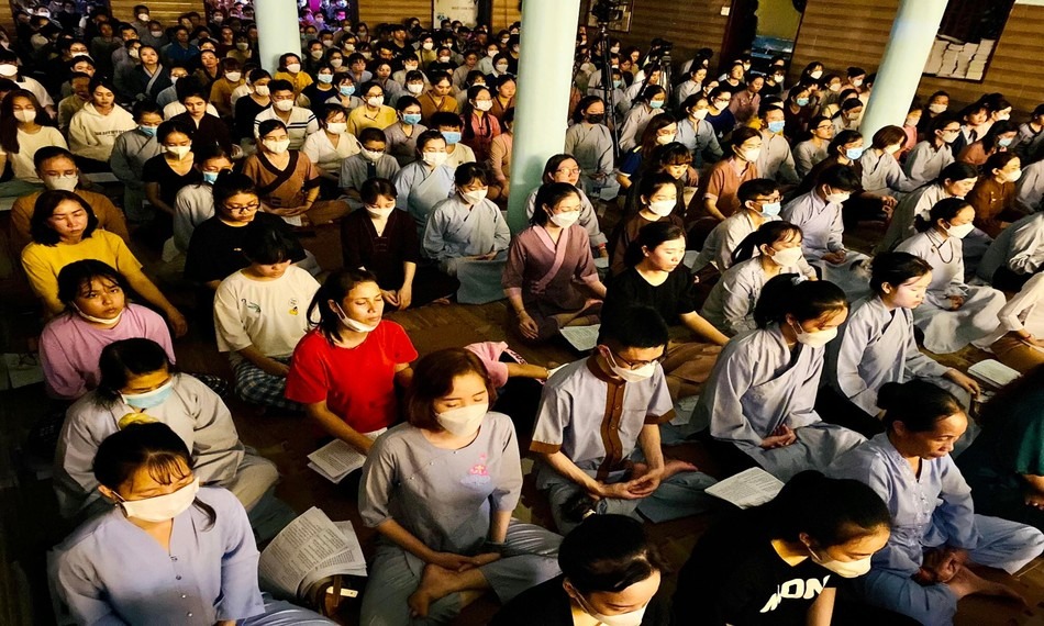Tập trung rất nhiều người tham gia tại chùa