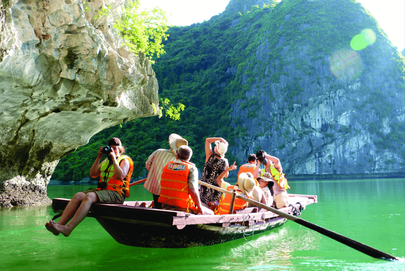 Tháng 4 đến tháng 6 là thời điểm lý tưởng để du lịch Hạ Long.
