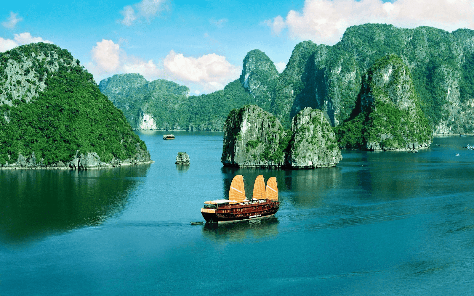Tháng 4 đến tháng 6 là thời điểm lý tưởng để du lịch Hạ Long.