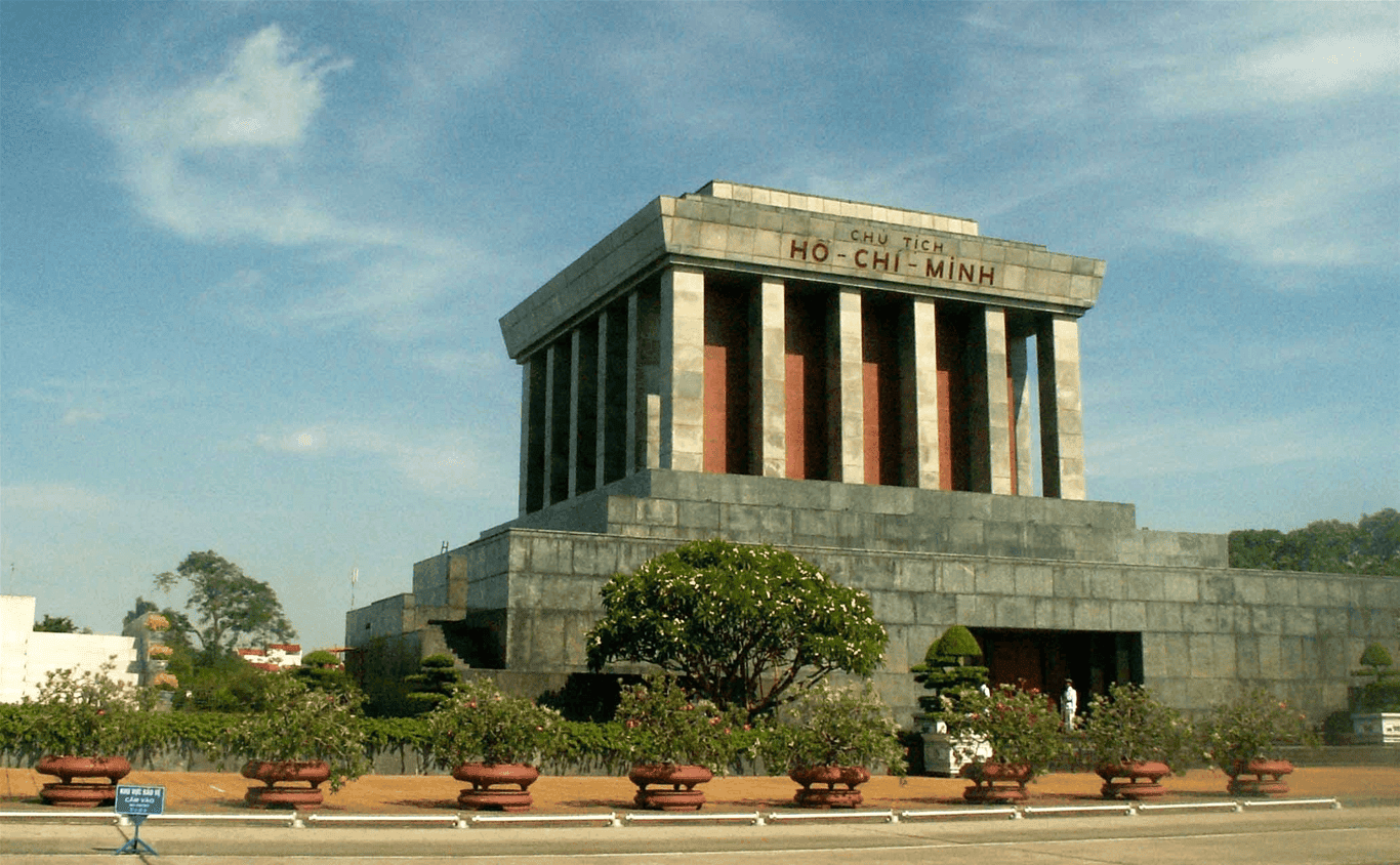 Đây là nơi an nghỉ của vị lãnh tụ vĩ đại Hồ Chí Minh, vị Cha già kính yêu của dân tộc Việt Nam.