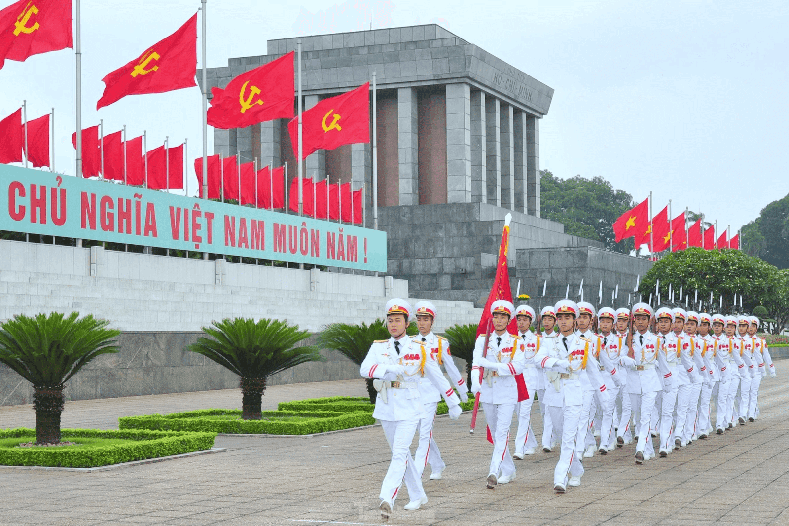 Quảng trường Ba Đình và khu vực xung quanh lăng là nơi diễn ra nhiều sự kiện quan trọng của đất nước.