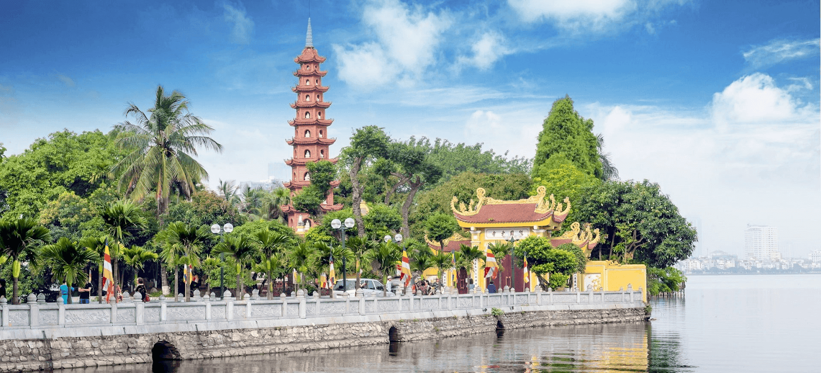 Chùa Trấn Quốc không chỉ là nơi tôn giáo mà còn là điểm tham quan lịch sử và du lịch nổi tiếng của Hà Nội.