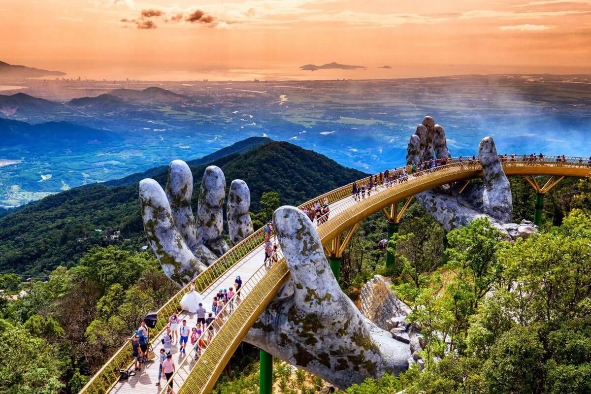 Du lịch Đà Nẵng tháng 7 là thời điểm tuyệt vời để chiêm ngưỡng trọn vẹn cảnh sắc biển đảo và thiên nhiên hùng vĩ tại đây
