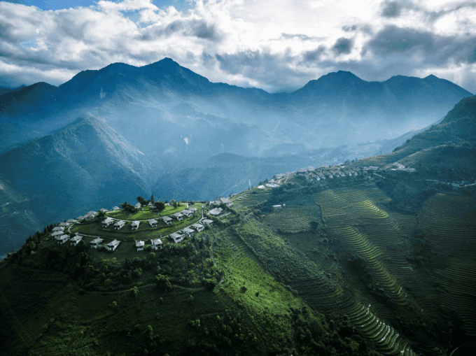 Khung cảnh hùng vĩ của khu nghỉ dưỡng trên núi Topas Ecolodge.