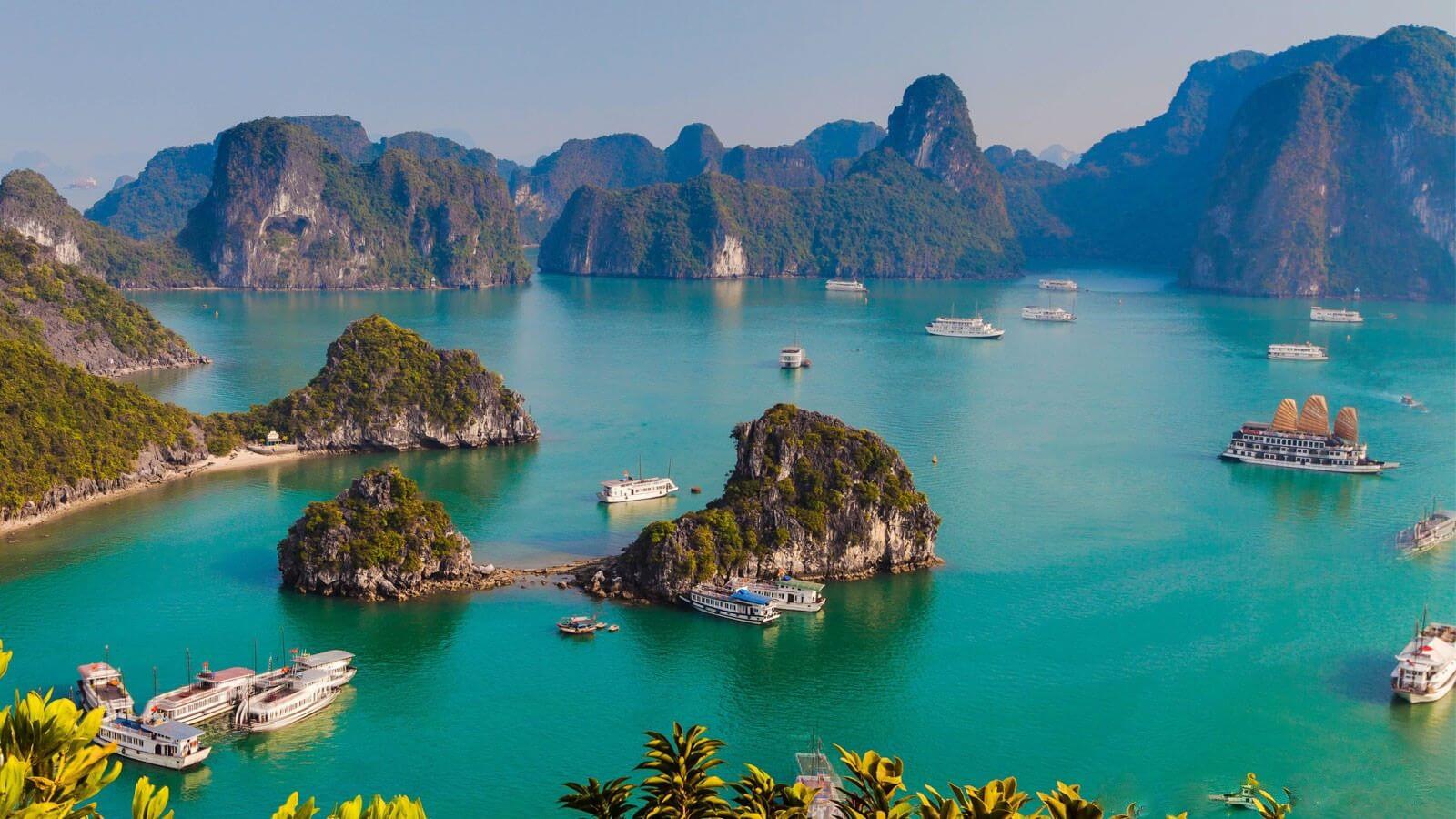 Vịnh Hạ Long với vẻ đẹp hùng vĩ của thiên nhiên