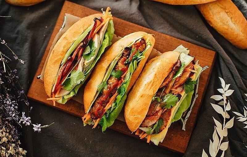 Bánh mì là món ăn thứ hai xuất hiện trong danh sách này.