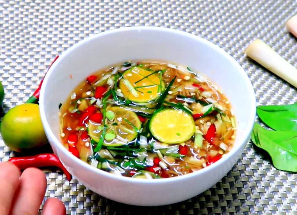 Nước chấm, dù chỉ là một loại gia vị, cũng xuất hiện trong danh sách và rất được lòng thực khách quốc tế.