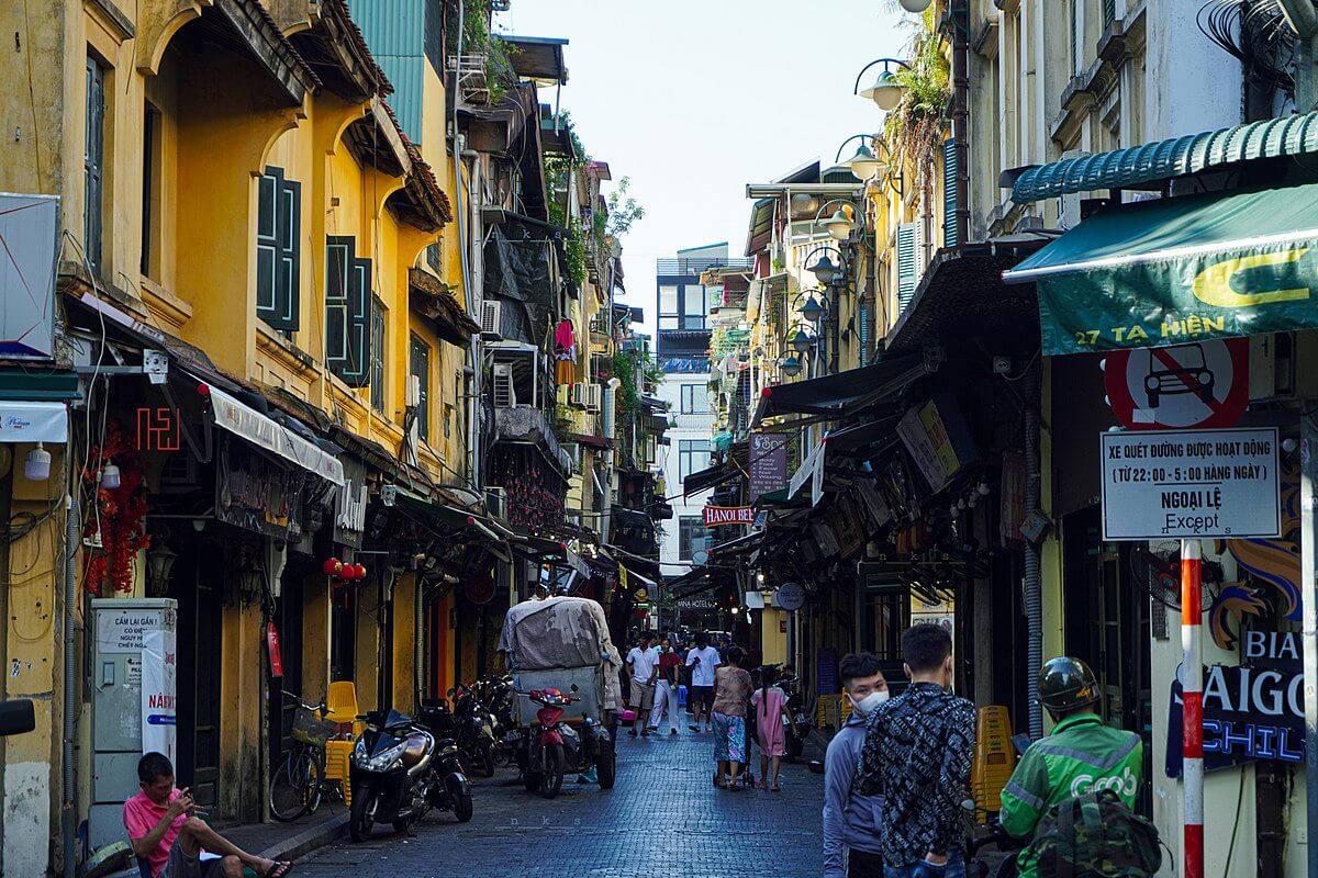 Một trong những điểm đến không thể bỏ qua khi đến Hà Nội là Phố Cổ.