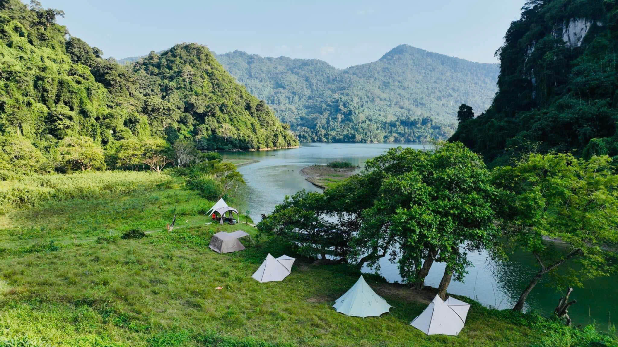 Khu vực cắm trại quanh hồ Ba Bể. Ảnh: Ba Bể Camp