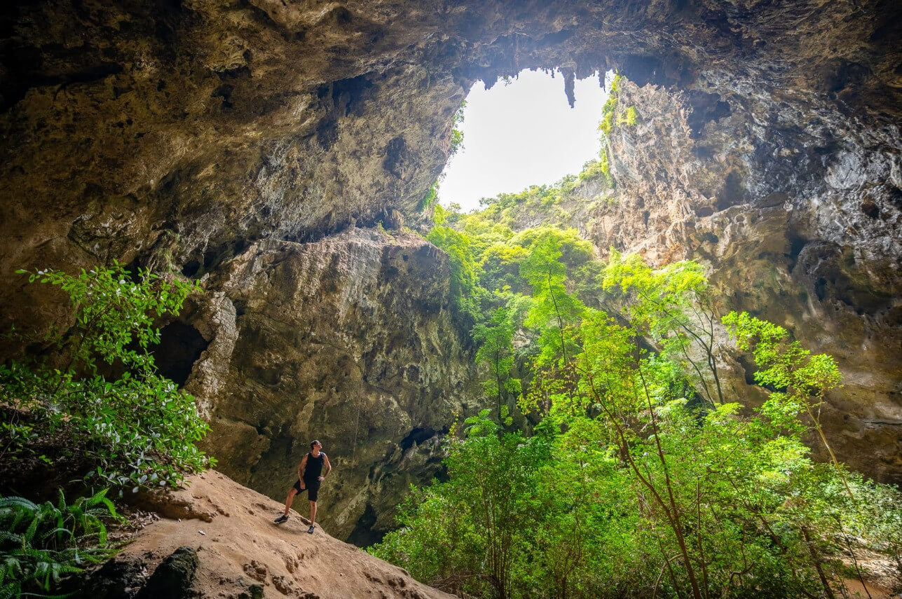 Ngày nay, hang Phraya Nakhon mở cửa cho công chúng tới tham quan. Vì có địa hình hiểm trở và khó đi, nên không phải du khách nào cũng có thể tới tận nơi.