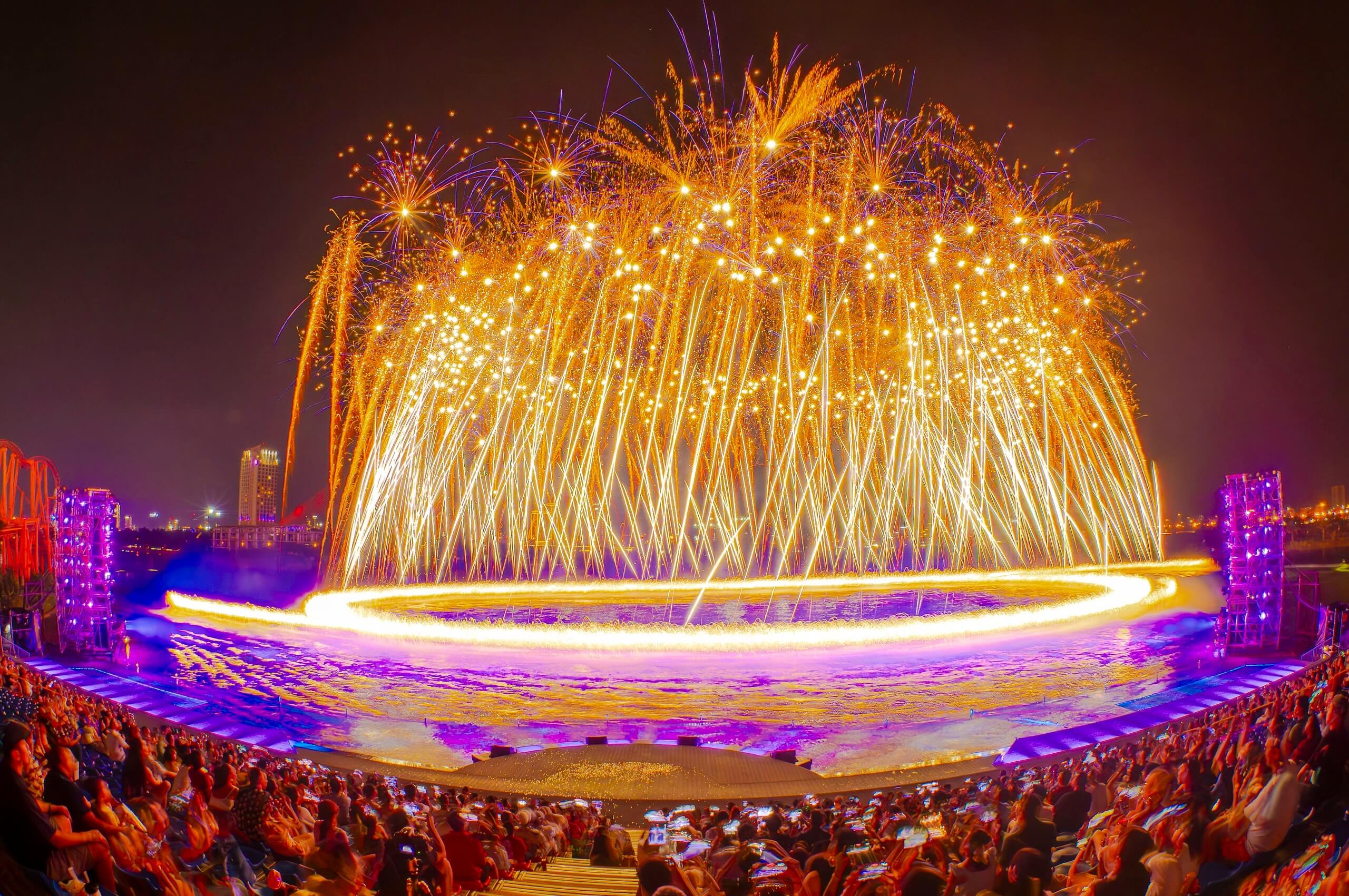Khán giả không thể rời mắt khỏi loạt hiệu ứng pháo hoa độc đáo trong show diễn Symphony of River