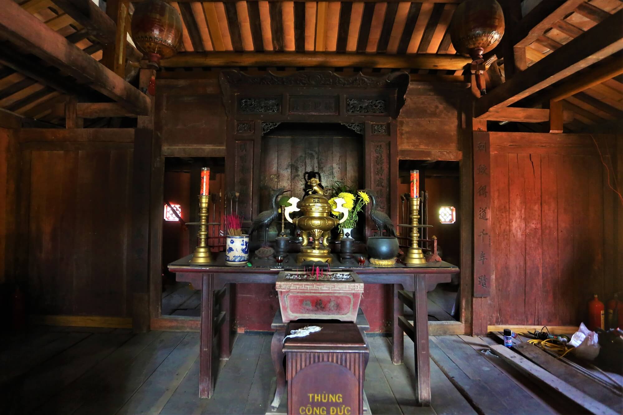 Chùa Cầu tọa lạc bên bờ sông Hoài, phố cổ Hội An (Quảng Nam), nơi từng là thương cảng sầm uất, nơi diễn ra hoạt động giao thương nhộn nhịp bậc nhất trong khu vực. Hiện đây là đô thị cổ sở hữu vẻ đẹp trầm mặc, cổ kính, là điểm dừng chân của nhiều du khách trong và ngoài nước.