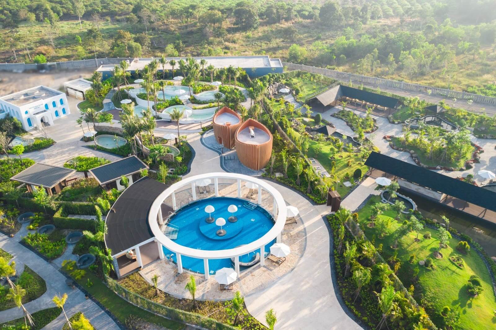 Suối nước nóng Bình Châu