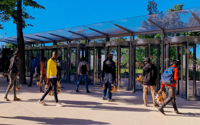 Những người bán hàng rong ở Paris.