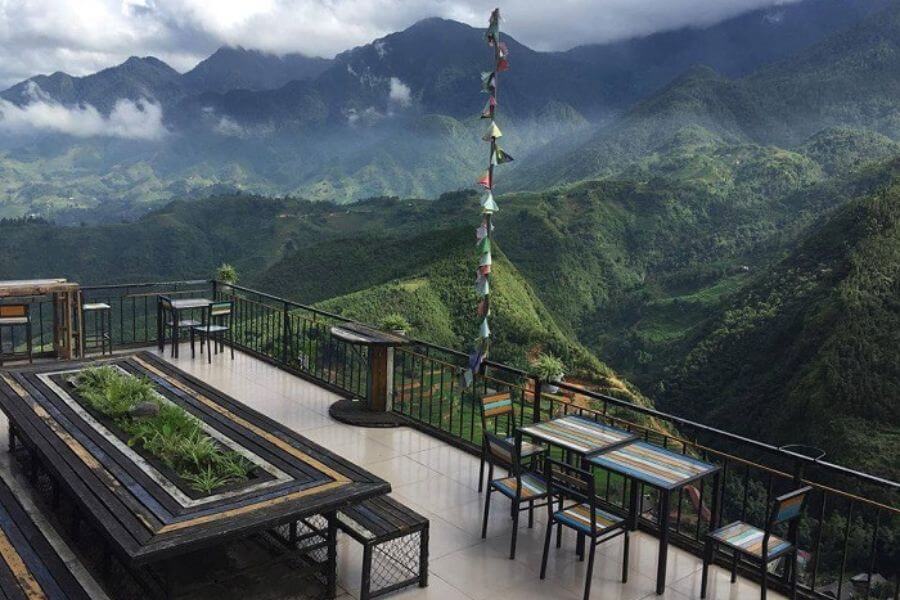 Những khách sạn/homestay tại Sapa nằm giữa lưng chừng núi có view cực thích mắt