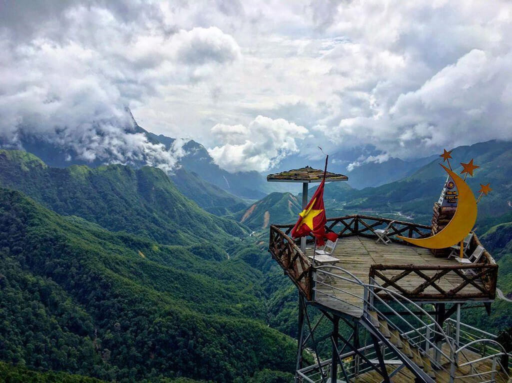 Cả thiên nhiên Lào Cai thu bé lại từ đỉnh đèo Ô Quy Hồ