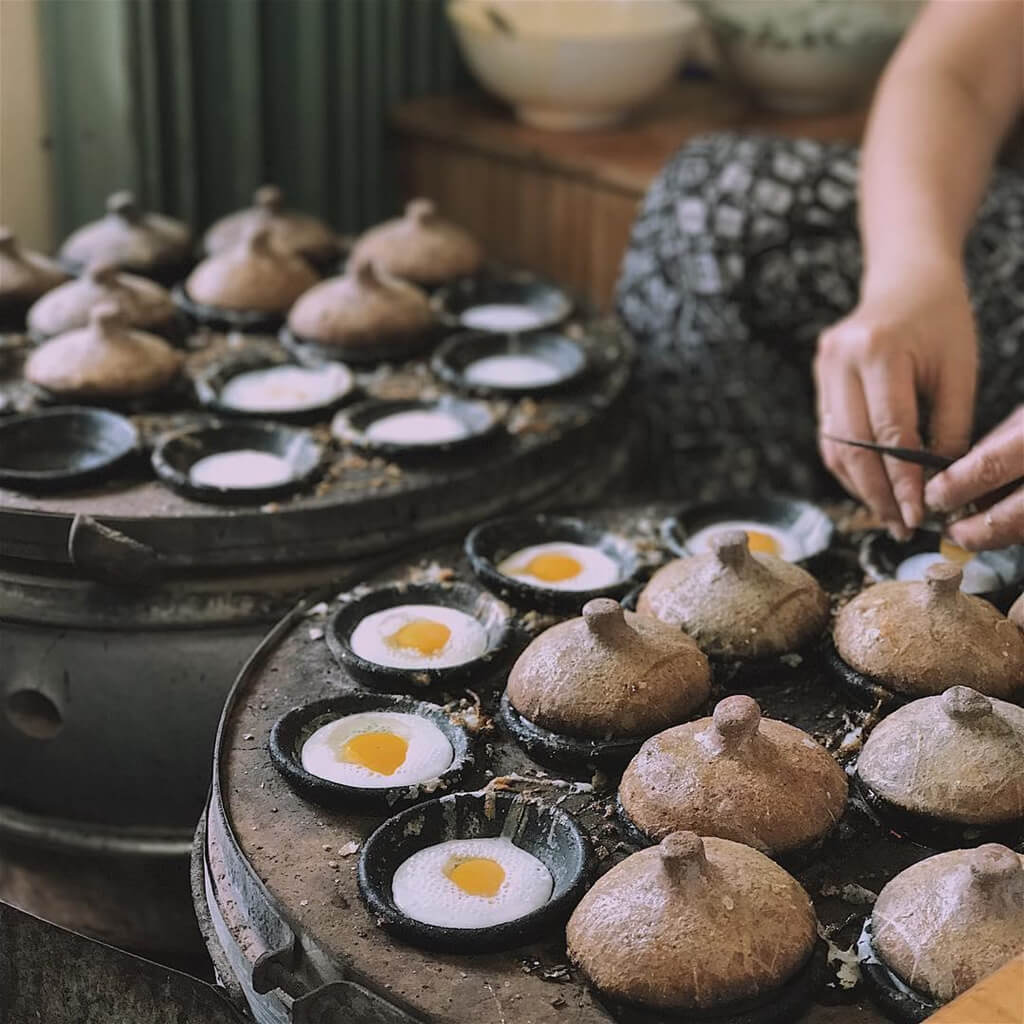 Bánh căn là món ăn thú vị, hấp dẫn tại Đà Lạt.