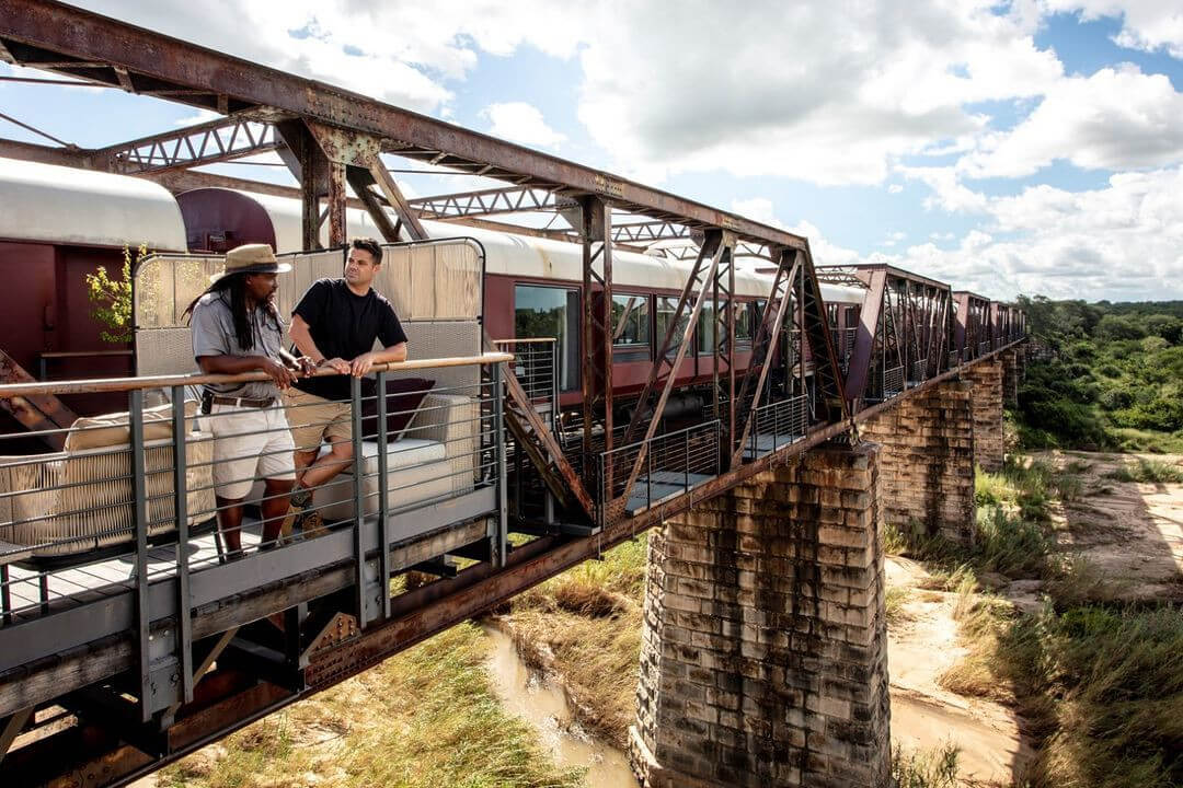 "Kruger Shalati - The Train On The Bridge" là một khách sạn hạng sang tọa lạc ở thị trấn Skukuza, phía đông Nam Phi.