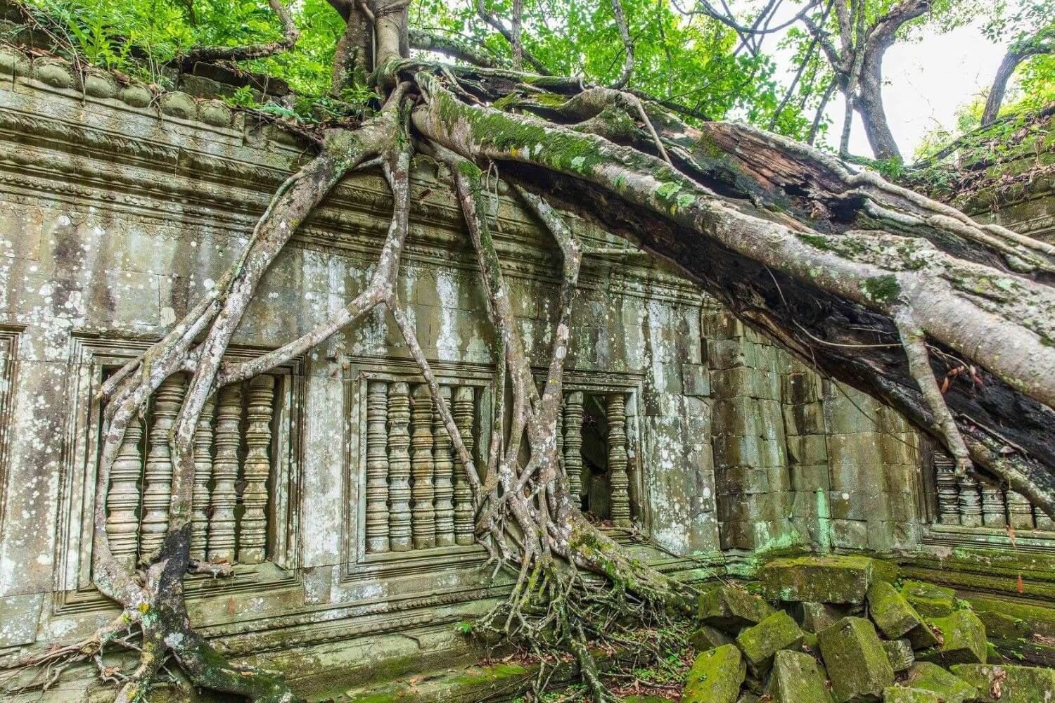 Thu Trang, 39 tuổi, đến từ TP HCM, đi cùng nhiếp ảnh gia JP thăm đền Beng Maelea vào tháng 6, choáng ngợp trước cảnh tượng của ngôi đền trông đổ nát nhưng vẫn toát lên vẻ uy nghiêm kỳ lạ.