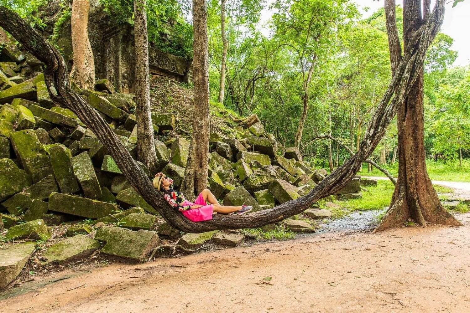 Trong nhiều năm, ngôi đền rất khó tiếp cận vì gần như bị khu rừng "nuốt chửng". Do đó, ngày nay khu vực này vẫn còn giữ được nét cổ kính, hoang sơ và chưa bị quá tải khách du lịch.