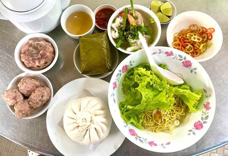 Dimsum bánh mỏng thịt dày và xíu mại nước
