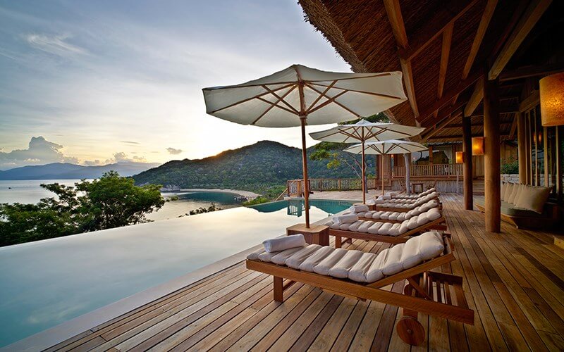 Nha Trang, thành phố biển nổi tiếng với bờ cát trắng mịn và làn nước trong xanh, là điểm đến lý tưởng cho du khách muốn tìm kiếm một kỳ nghỉ dưỡng hoàn hảo.