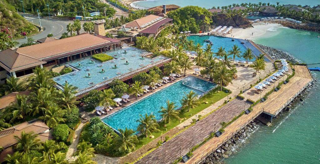 Amiana Resort Nha Trang tọa lạc bên bờ biển xinh đẹp, cách trung tâm thành phố Nha Trang chỉ khoảng 8km.