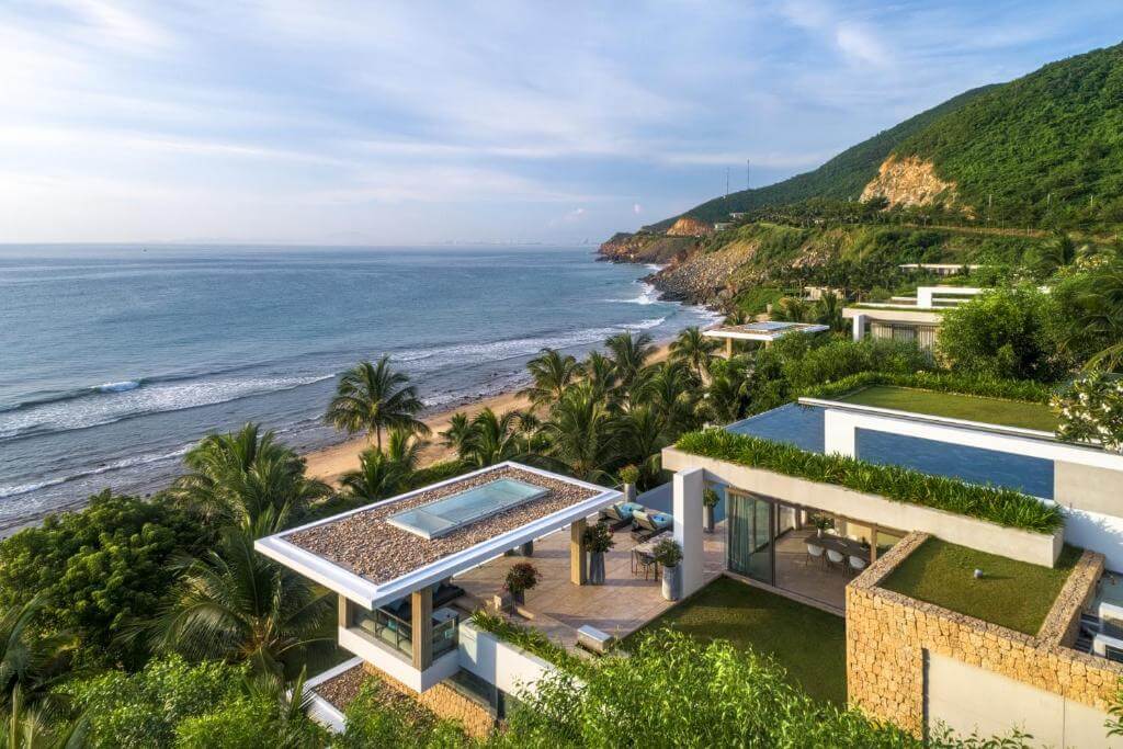 Mia Resort Nha Trang nằm giữa lòng thiên nhiên hoang sơ với bãi biển riêng tuyệt đẹp.