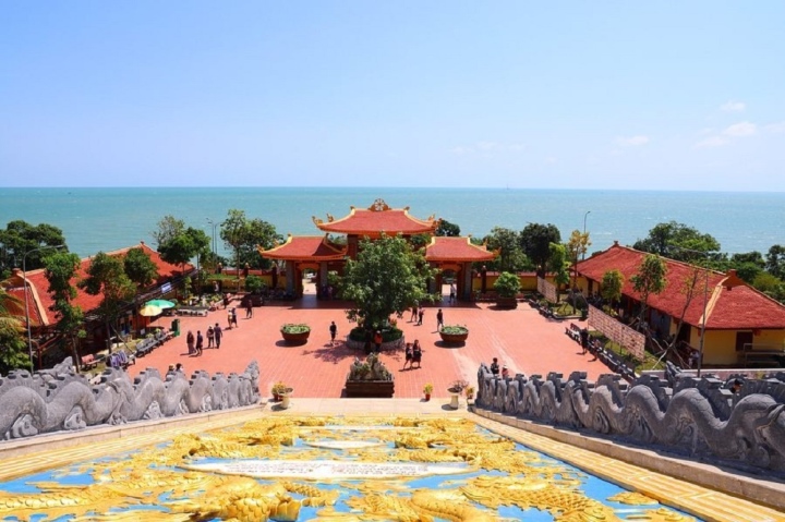 Thiền viện Trúc Lâm hay còn được gọi với cái tên là chùa Hộ Quốc là một địa điểm vui chơi Phú Quốc nổi tiếng.