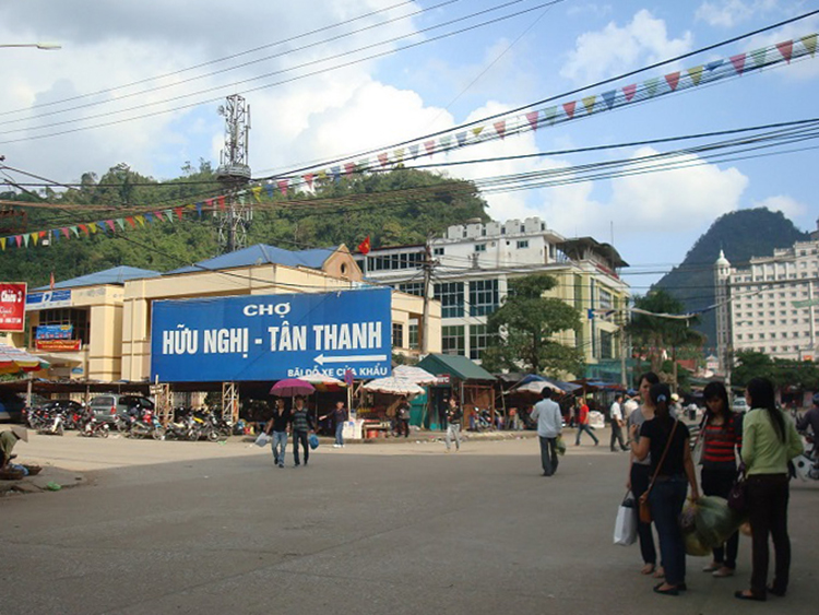Đền Mẫu Đồng Đăng.