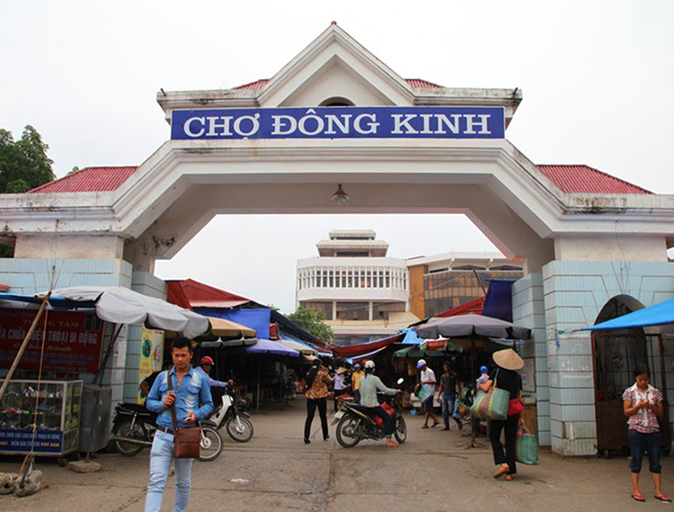 Đền Mẫu Đồng Đăng.