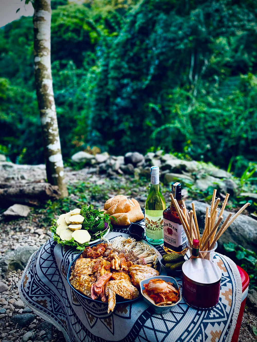 Khu cắm trại bên suối Mojen's Camp & Retreat.