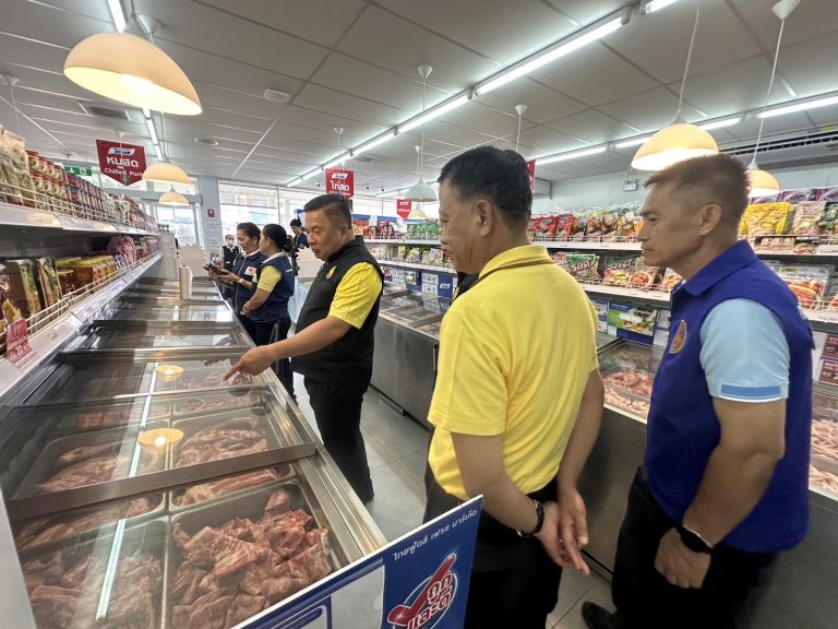 Mọi thực phẩm mang vào Thái Lan phải có giấy chứng nhận vệ sinh an toàn thực phẩm và bị hạn chế về số lượng.