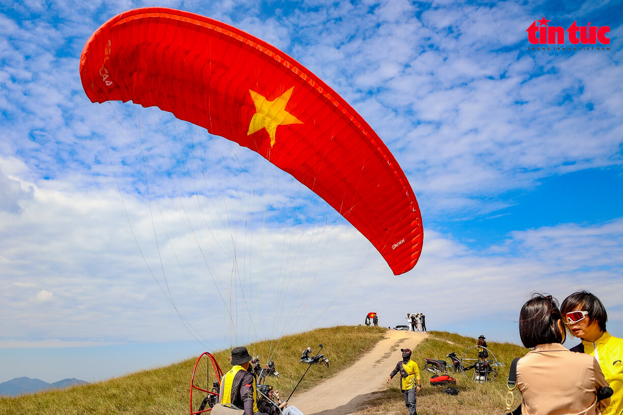 Uông Bí đang có 5 điểm du lịch: Khu di tích lịch sử và danh thắng Yên Tử, chùa Ba Vàng, chùa Phổ Am, đình Điền Công, chùa Long Khánh - miếu Cổ Linh; hai khu, điểm du lịch sinh thái hồ Yên Trung, thác Lựng Xanh.