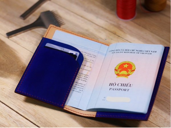 Hộ chiếu và thẻ căn cước, là thứ rất cần thiết để chứng minh danh tính và quốc tịch của bạn.