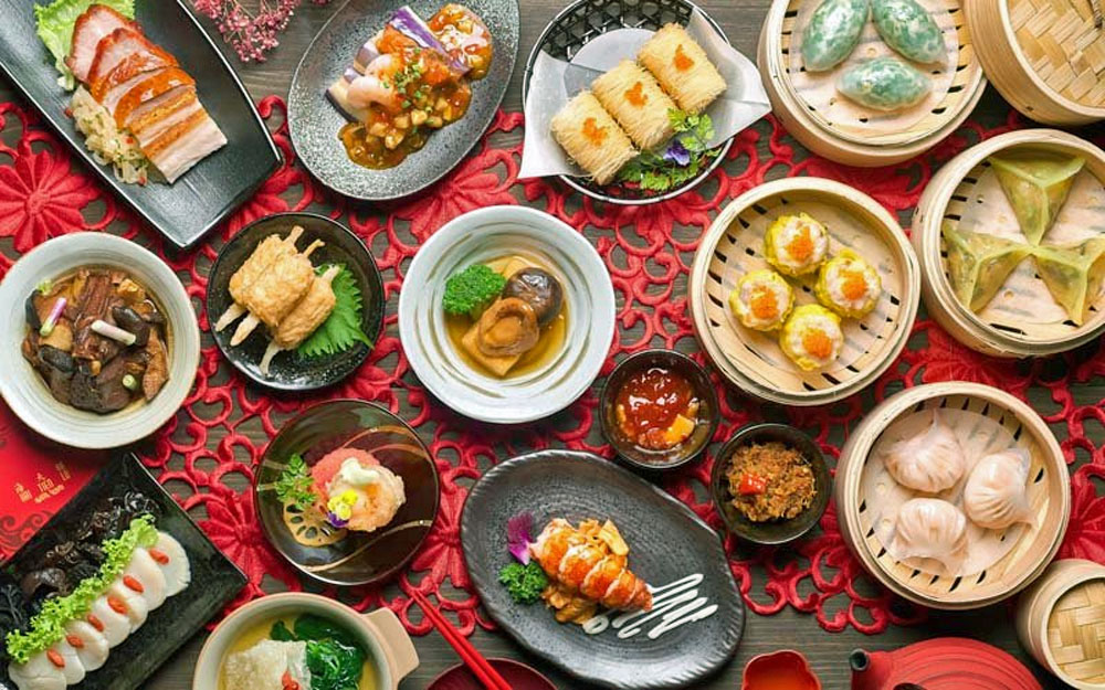 Các món ăn ở Hồng Kông thường có hương vị đậm đà và sử dụng nhiều nguyên liệu tươi ngon.