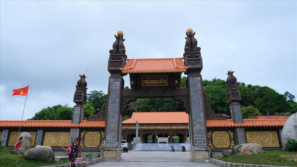 Chùa Phù Dung với nhiều giai thoại bí ẩn.