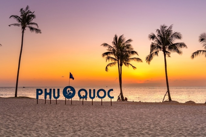 Ngắm hoàng hôn ở Phú Quốc là trải nghiệm không thể bỏ qua.